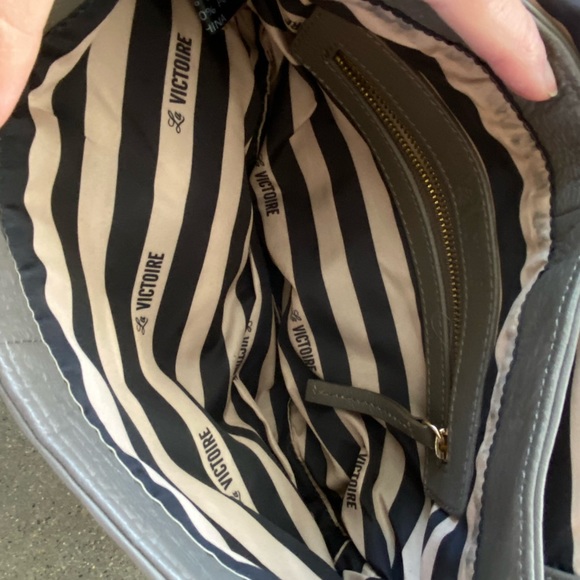 Pour la Victoire leather shoulder bag twist lock - Picture 8 of 15